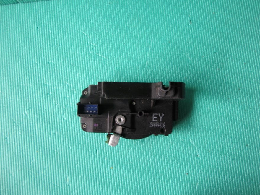 фото №1, Замок двері правий перед opel zafira 24444016ey