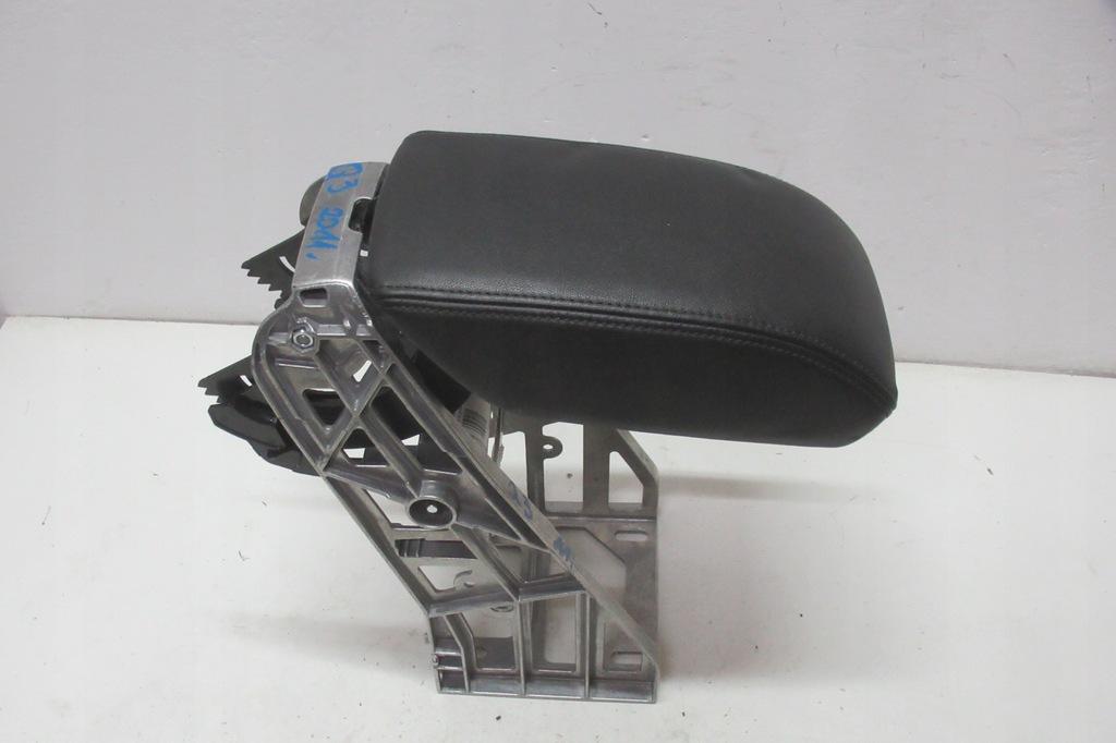 фото №1, Audi q3 11r подлокотник кожа