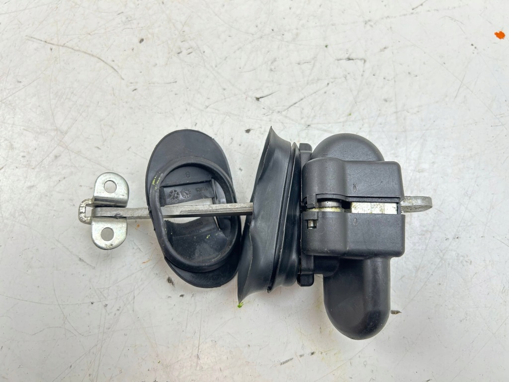 Maserati quattroporte обмежувач двері задніх Недорого