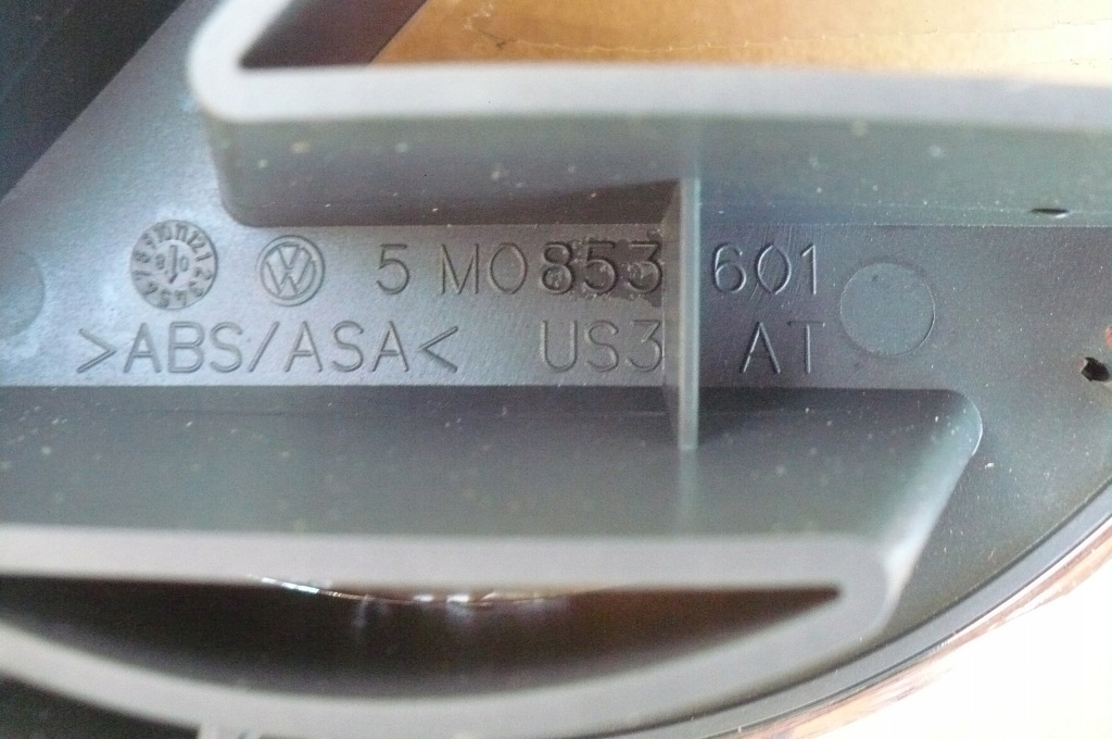 фото №3, Vw golf plus 5m0 - емблема logo решітка решітка перед