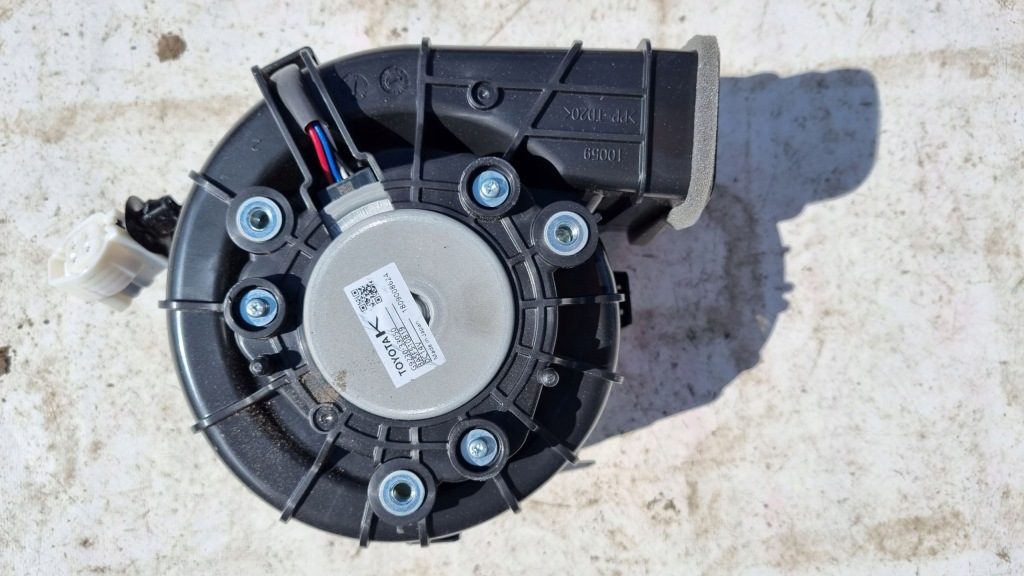 фото №1, Воздуходувка вентилятор аккумулятора rav4 v camry гибрид