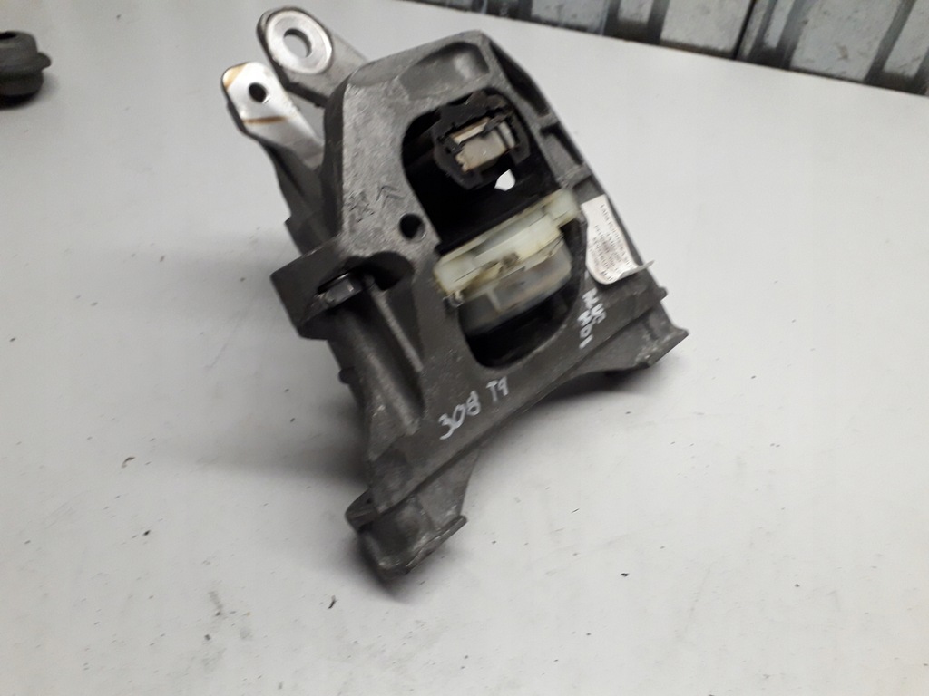 фото №9, Peugeot 308 t9 кронштейн подушка двигателя