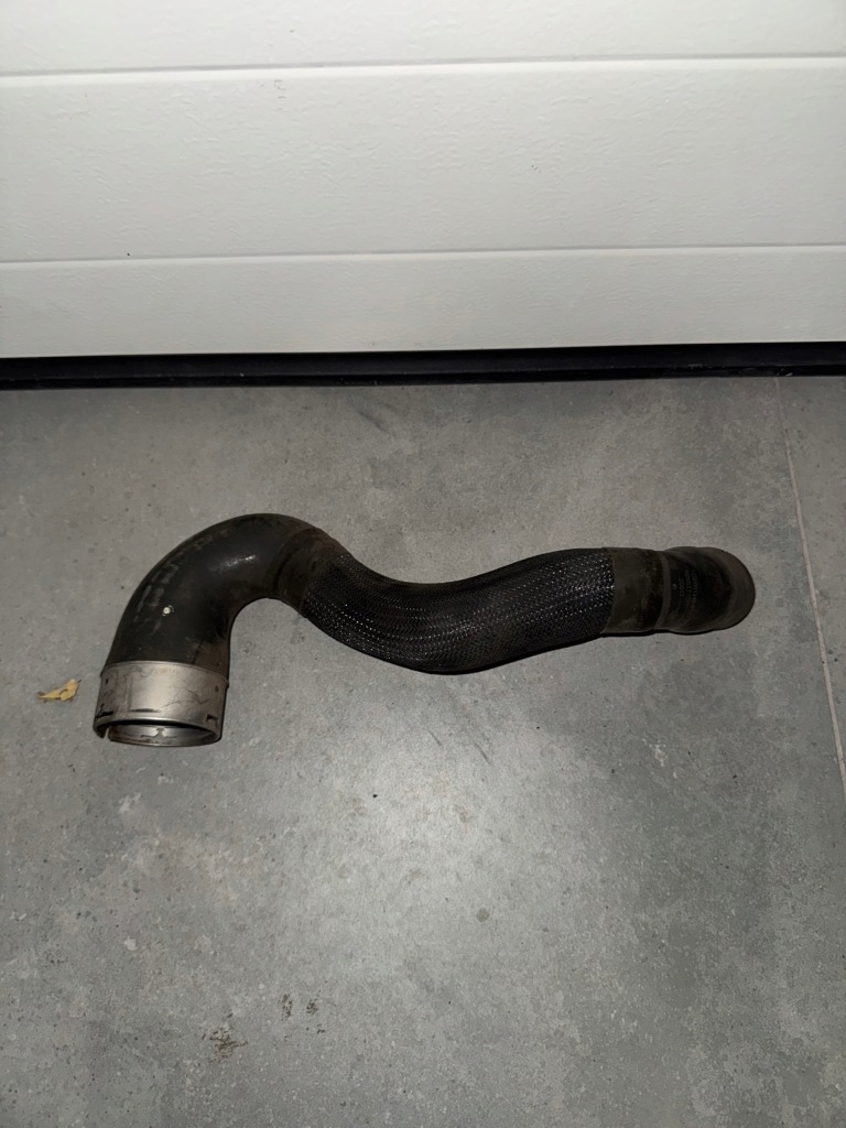 Купить Труба пабтрубок  интеркулер renault master iii aces01338-01a 2.3 dci