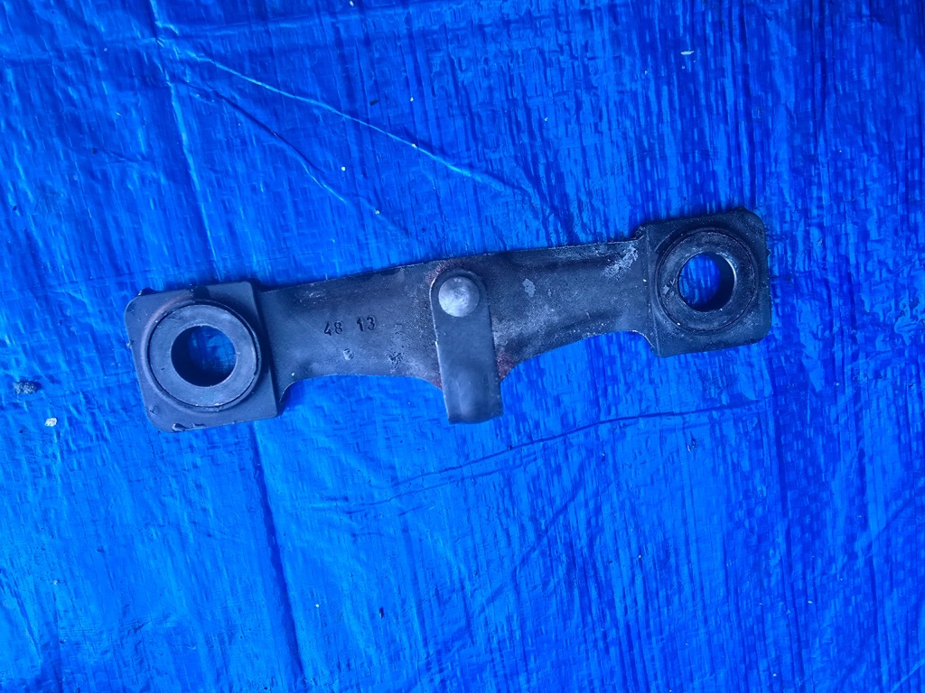 фото №1, Volkswagen оригинальный номер 5q0827517d засов крышки