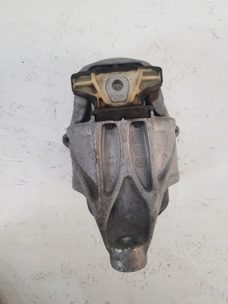 фото №1, Подушка кронштейн двигуна audi a4 a5 8w0199372cp