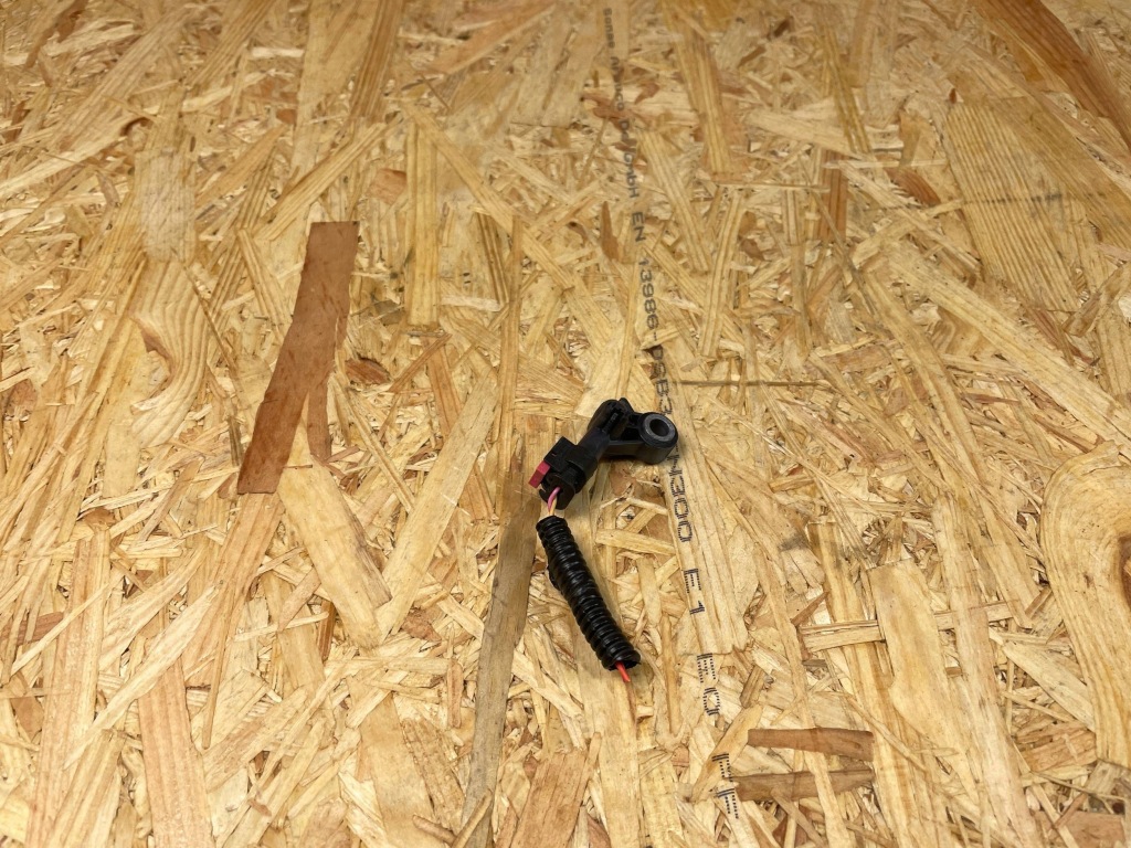 фото №5, Датчик удара ударный штекер tesla model 3 1095699-00-a 2017-