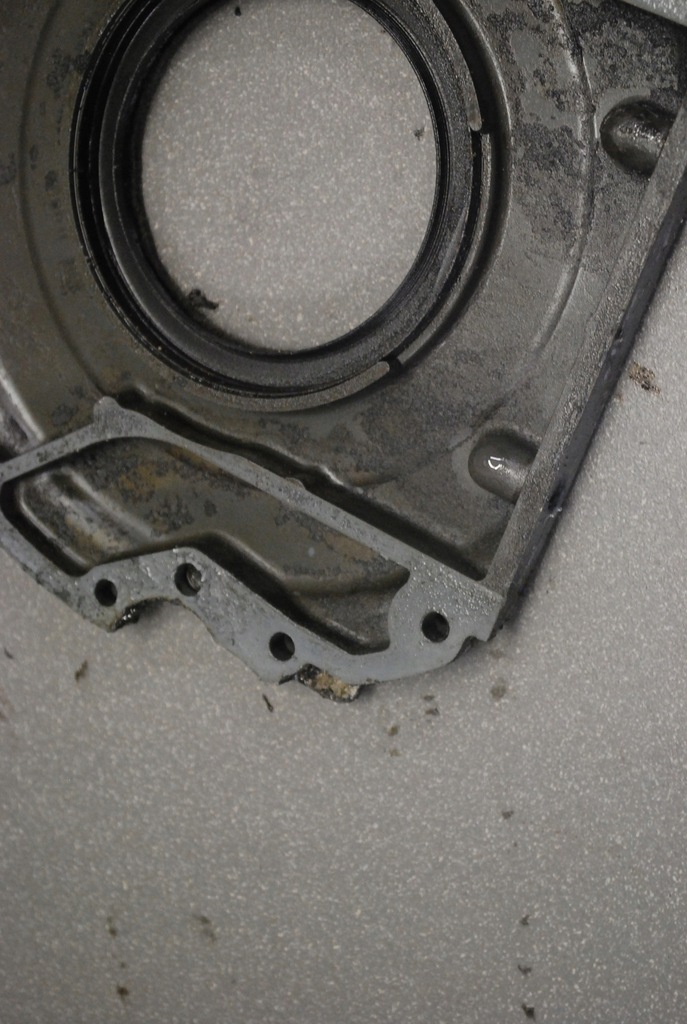 фото №6, Крышка сальник вала a8 d2 4.2 aqf 077103173c