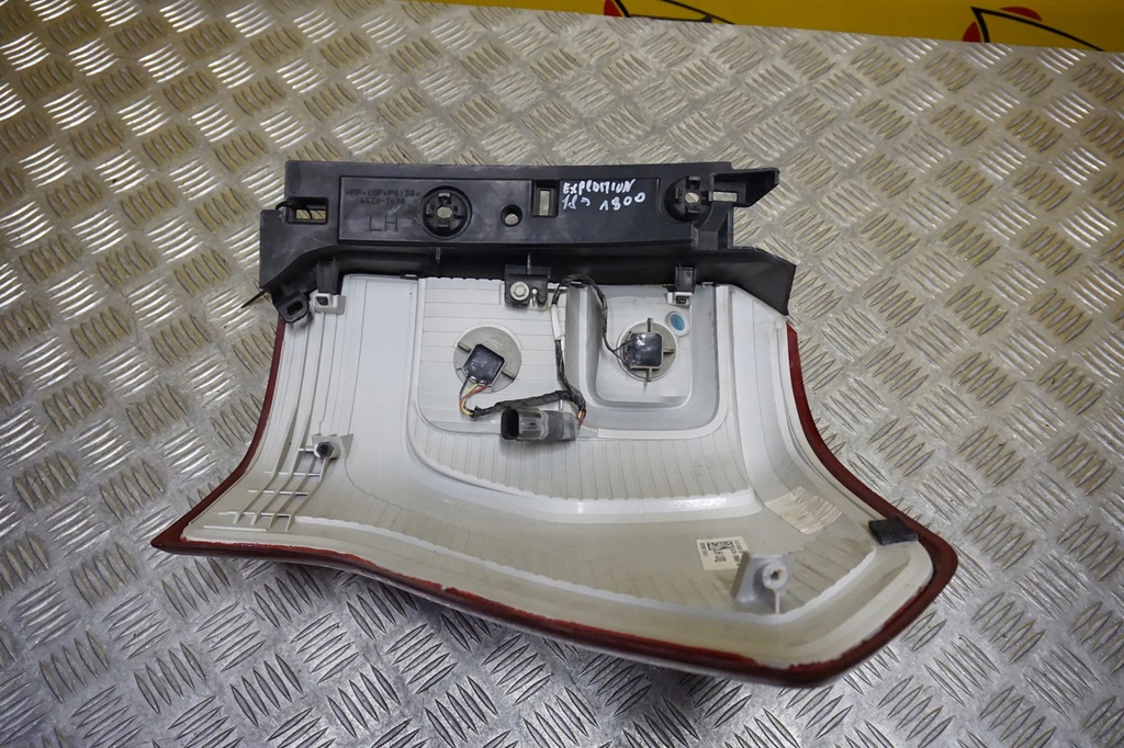 фото №10, Ford expedition 2018 - 2021 лампа задняя задняя левая usa