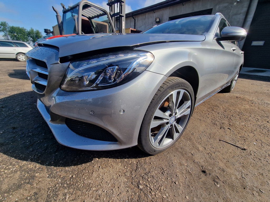 фото №1, Mercedes w205 чверть перед ліва обшивка 792