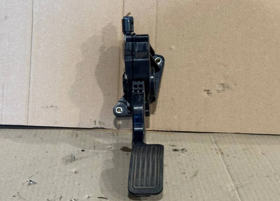 фото №1, Педаль газа потенциометр mazda 2 ii k4238-8910