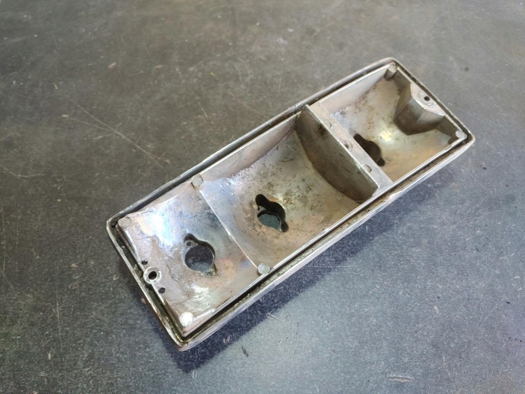 фото №1, Fiat 125 kombi лампа задняя задняя оригинал основание хром