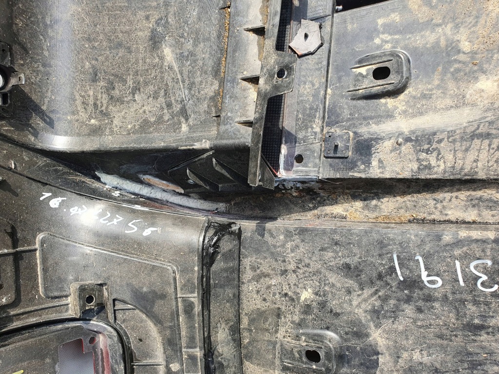 Ferrari f12 berlinetta бампер задний  задний выхлоп Оригинал