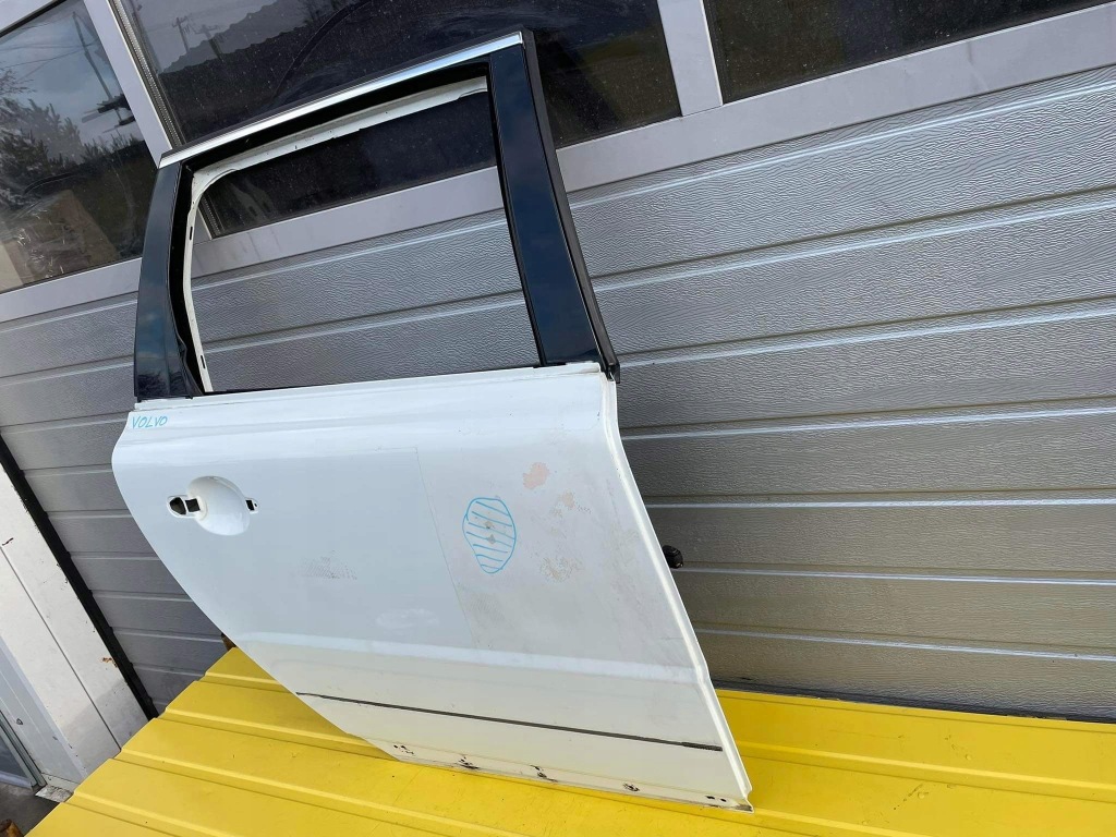 фото №2, Volvo v70 xc70 дверь правое задняя