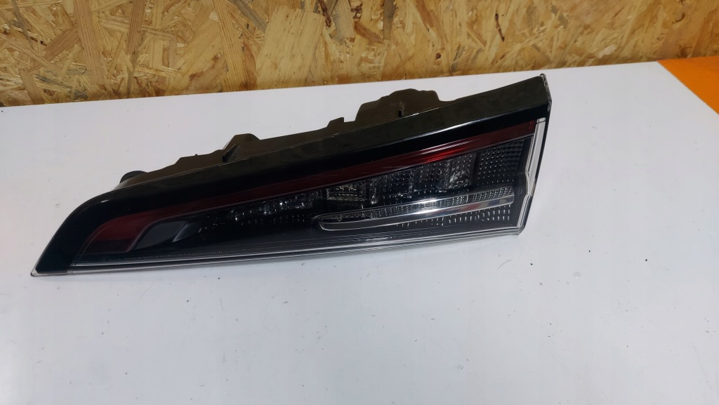 Купити Лампа r права правий задній задня toyota corolla універсал e21 combi e 21 w кришка