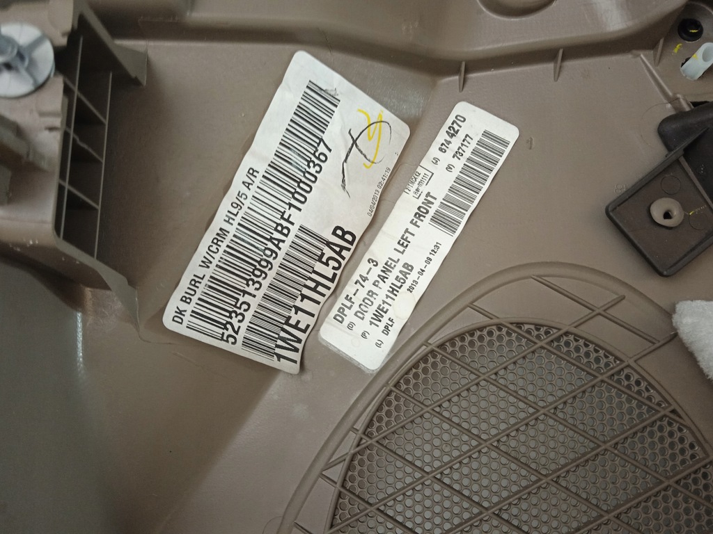 фото №9, Town country v 10- 20 обшивка левый перед usa