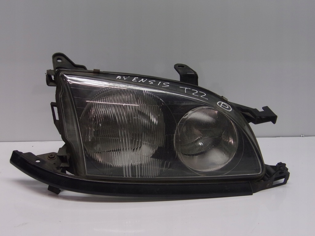 фото №1, Лампа передня права toyota avensis