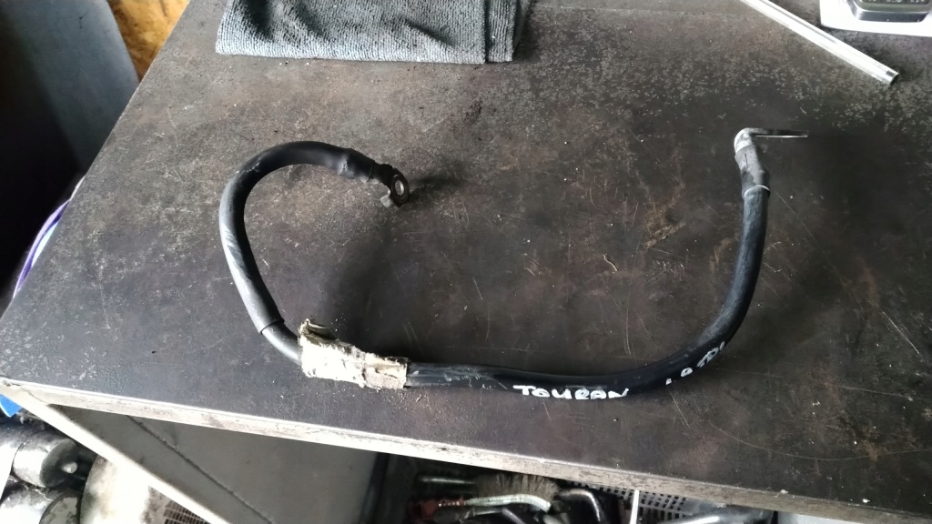 фото №1, Vw touran i 1t 1.9 tdi - клема мінусова