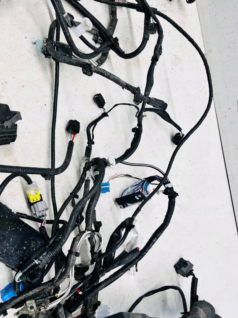 фото №7, Corolla e21 2.0 гібрид джгут електропроводка відсік двигуна 1 лінза 6xpdc