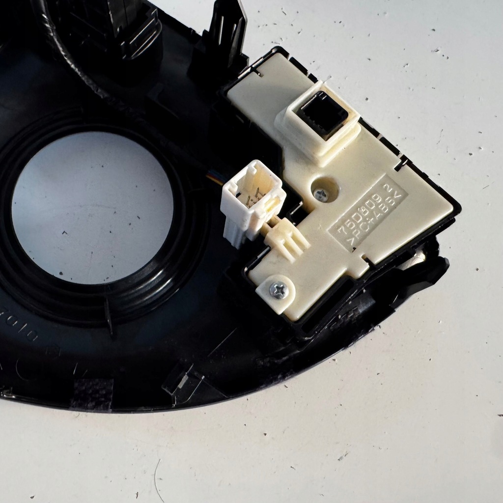 фото №12, Toyota prius xw30 2011 середина кнопка світла аварійних 75d8092