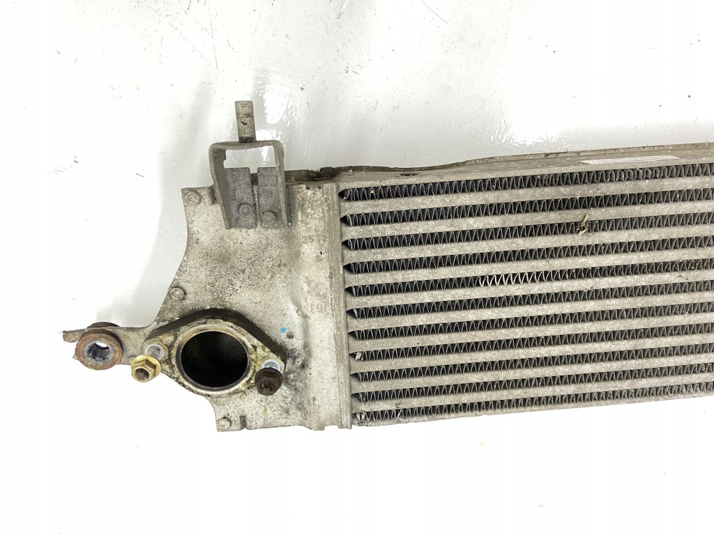 Інтеркулер радіатор повітря nissan qashqai j10 1.5 d оригінальний номер 14461-bb30a Зі Шроту