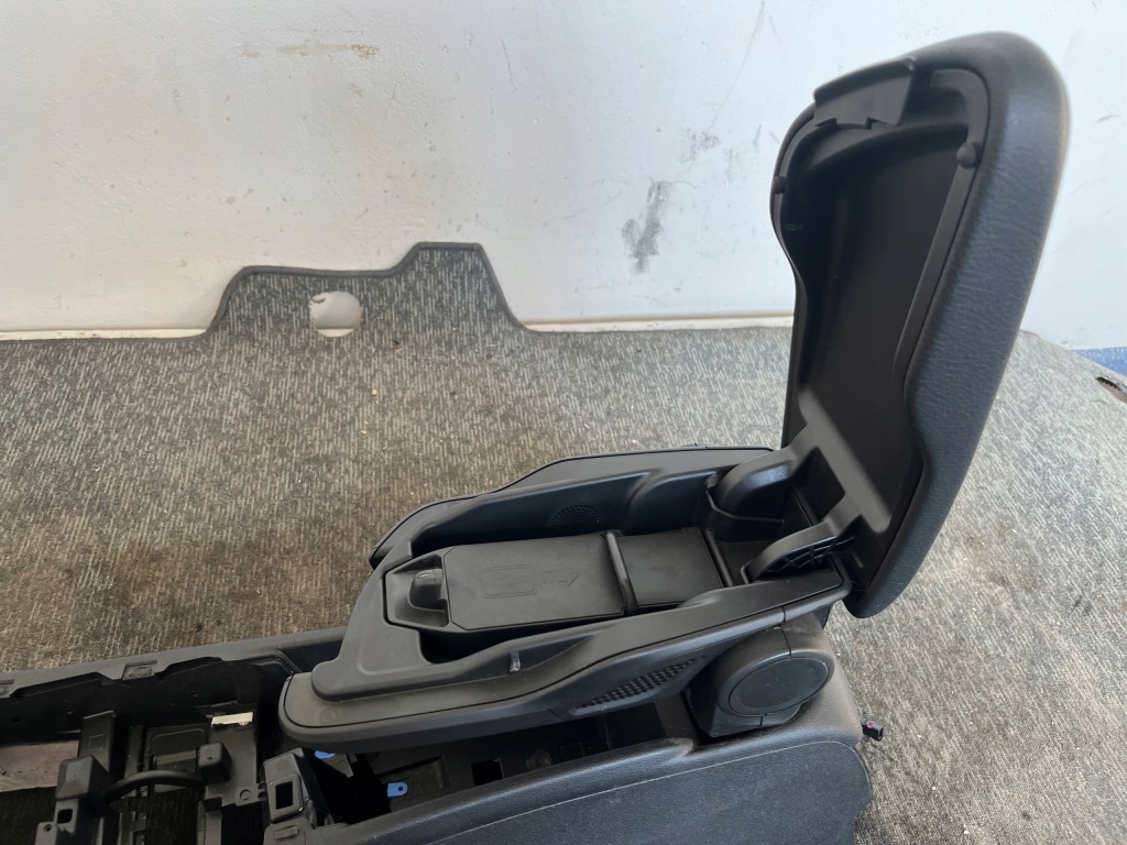 Bmw x1 f48 lci lift 19r тунель середній підлокітник оригінал європа Недорого