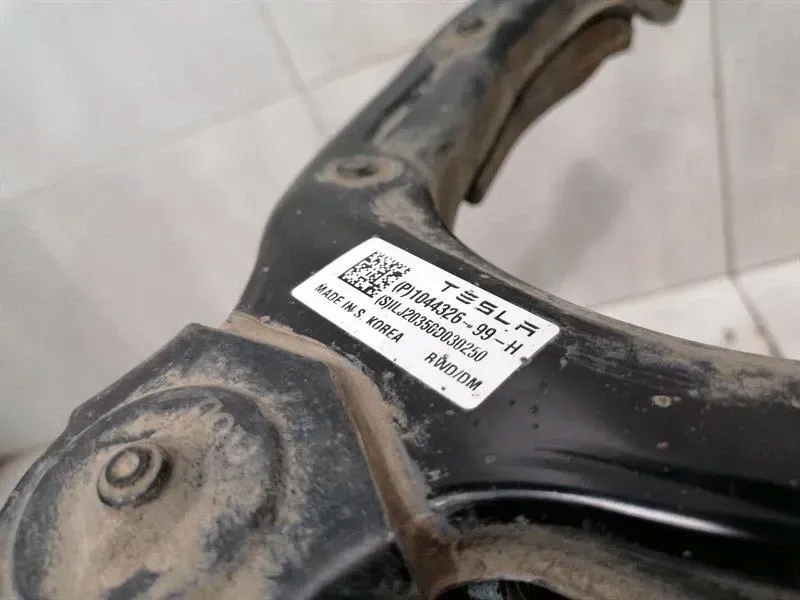 Tesla правий передній mózg 1044316 Недорого