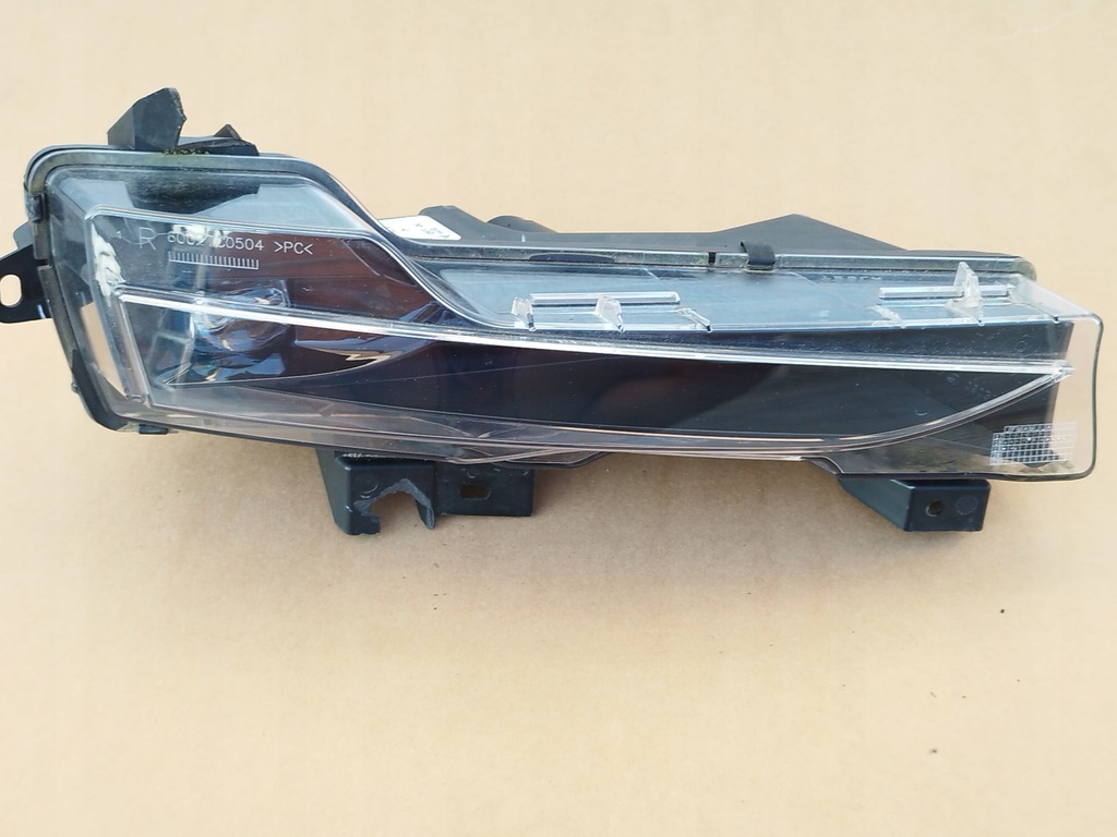 фото №1, Tesla model 3 противотуманная фара правый led drl 1077396-00-c