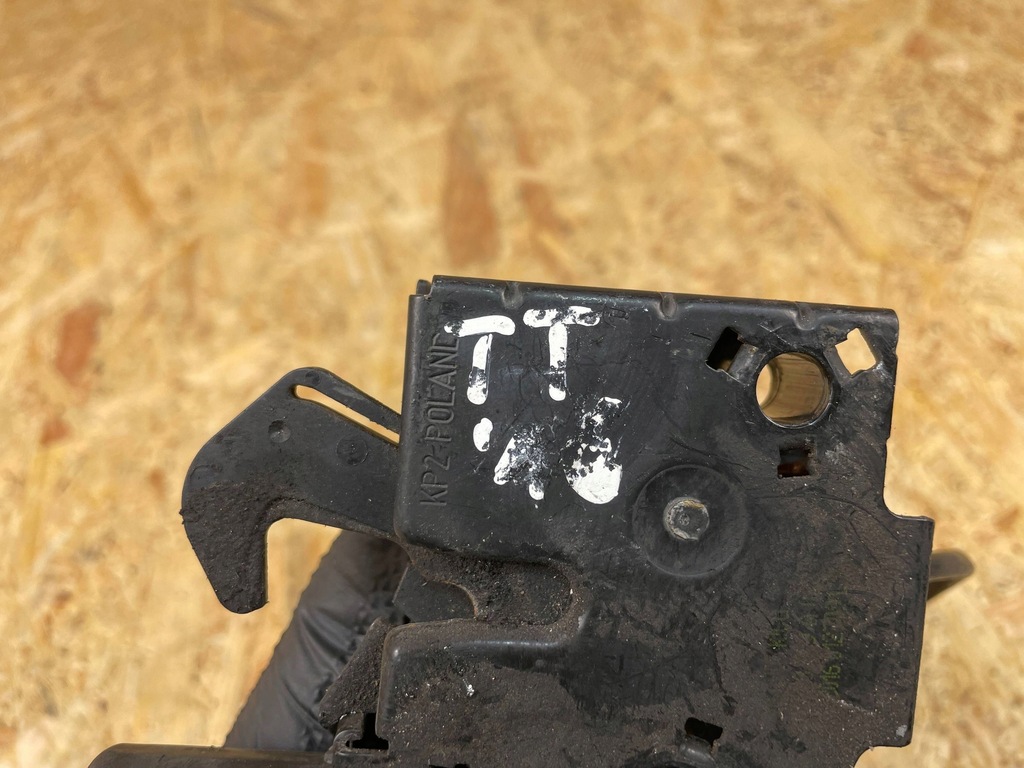 фото №9, Замок крепление засов капот audi tt 8s 8s0823509a 2014-