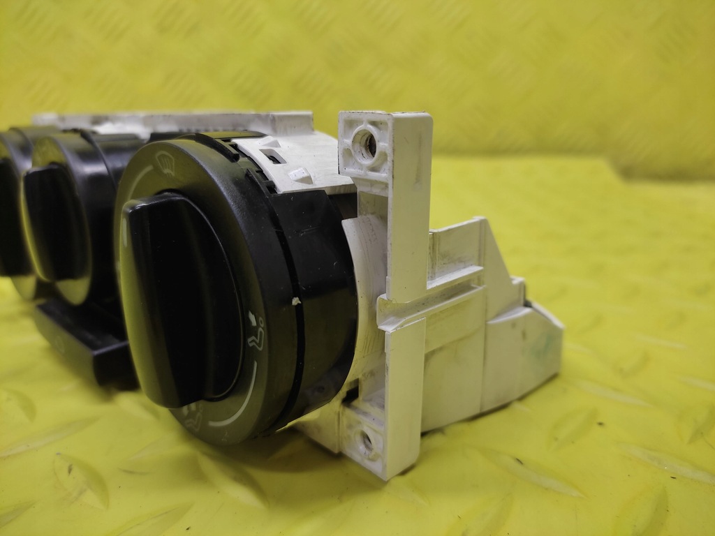 фото №7, Vw polo панель обдув кондиціонера 1j0819045f