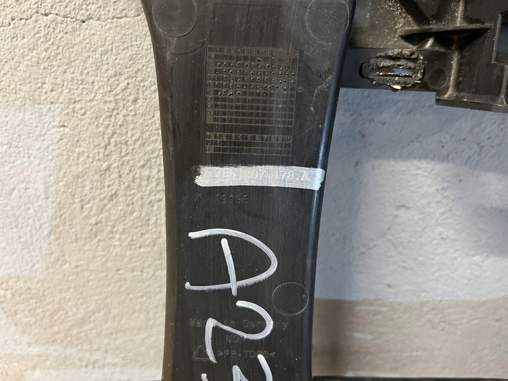 фото №7, Vw transporter t6 напрямна бампера правий перед 7e0807178a