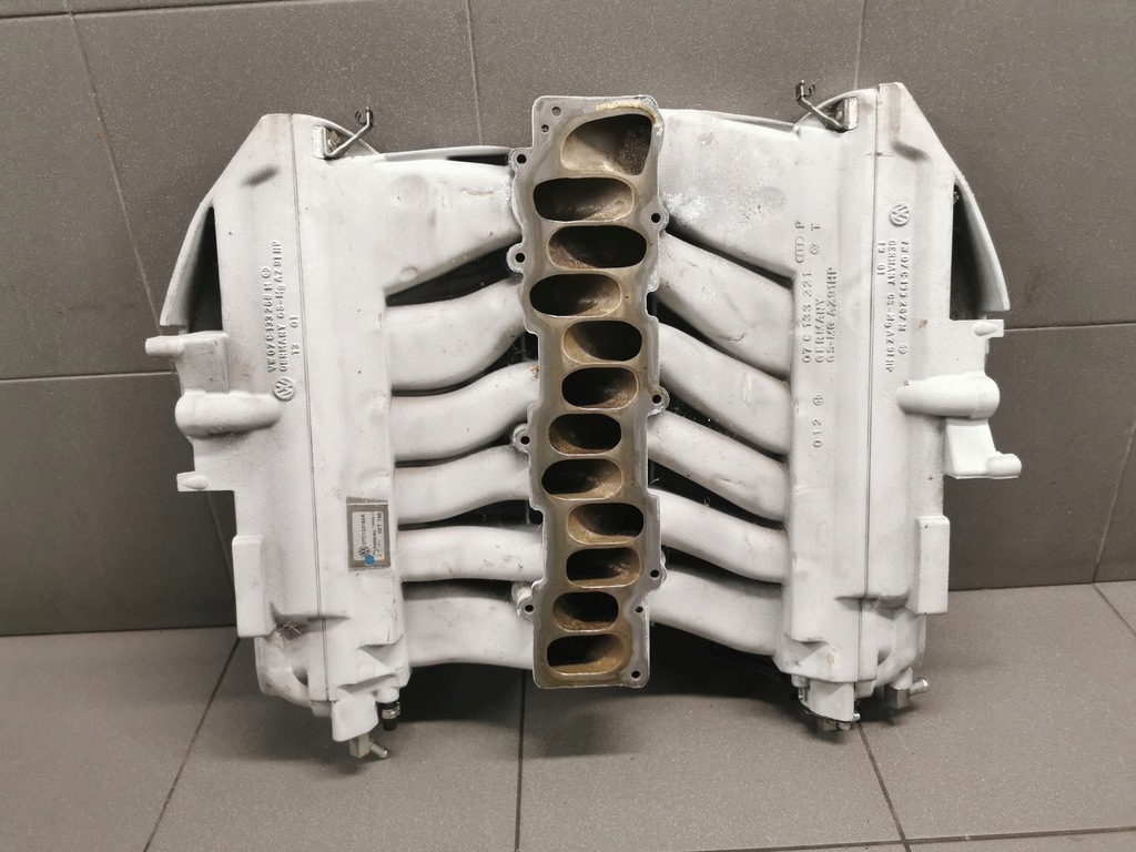 фото №9, Volkswagen оригинальный номер 07c133185r коллектор всасывающий