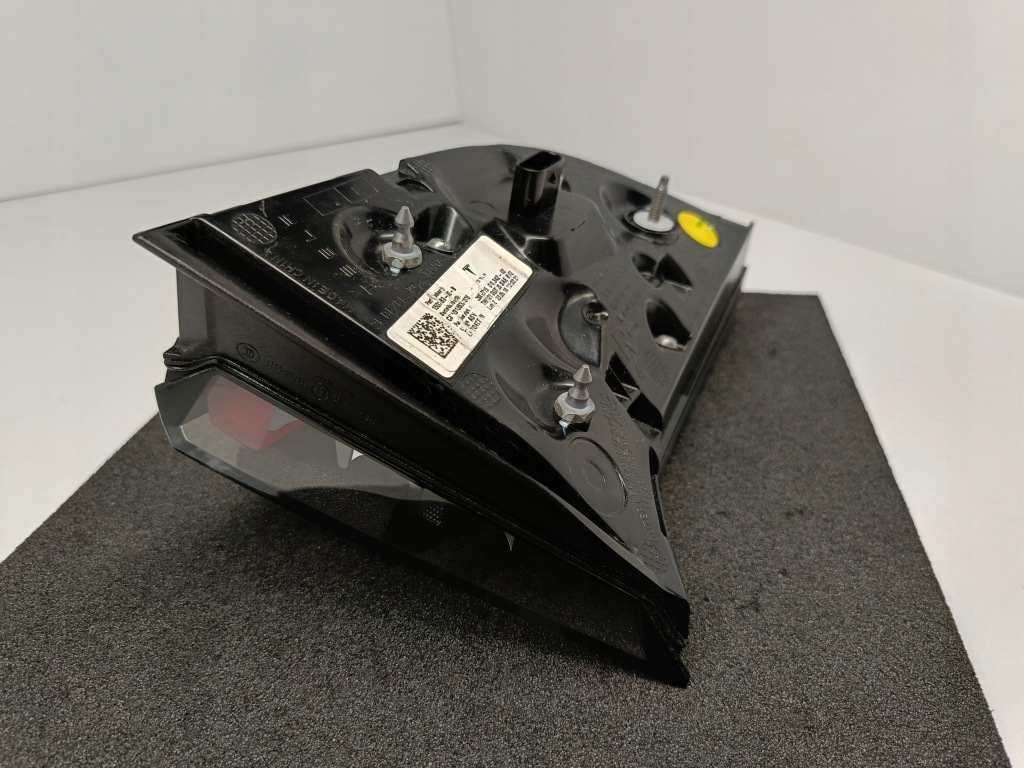 Купить Tesla 3 m3 рестайлинг  y 20- фара крышки багажника правая  задний led оригинальный номер 1502089-00-b