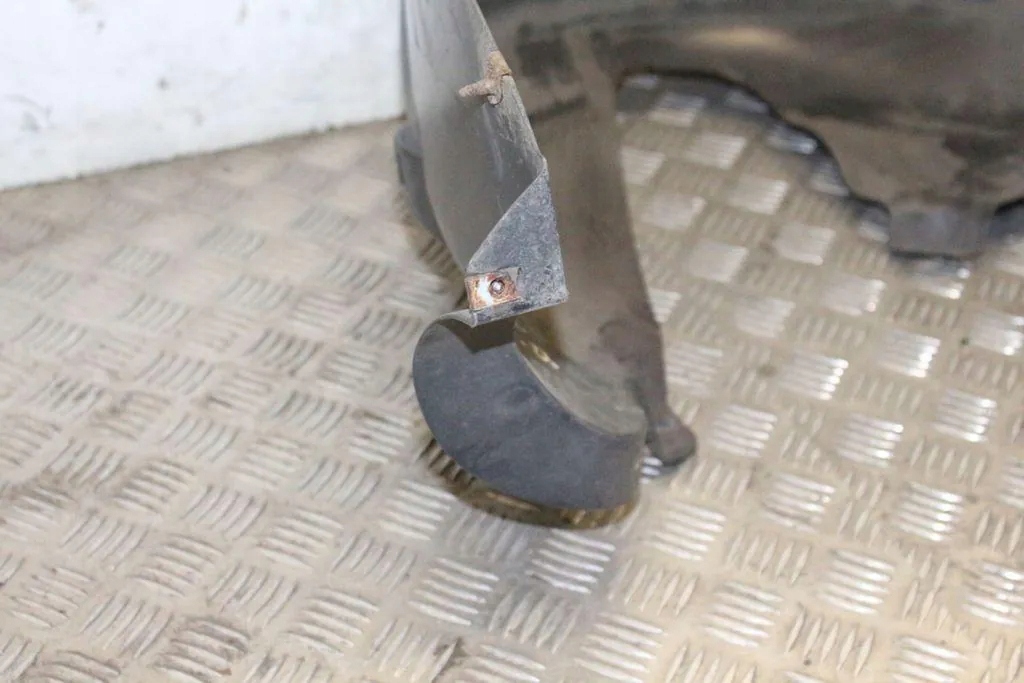 Подкрылок правое задние peugeot 2008 ii 95366488 1.7l дизель 2014 Киев