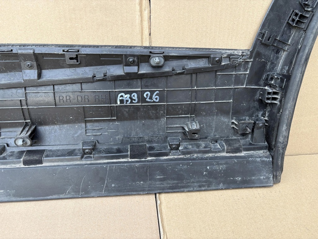 фото №9, Kia sportage v молдинг накладка двері правий задня 87734-r2000