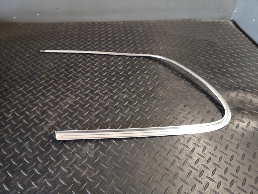 Молдинг хром правый задняя vw touareg 7p6853996 Киев