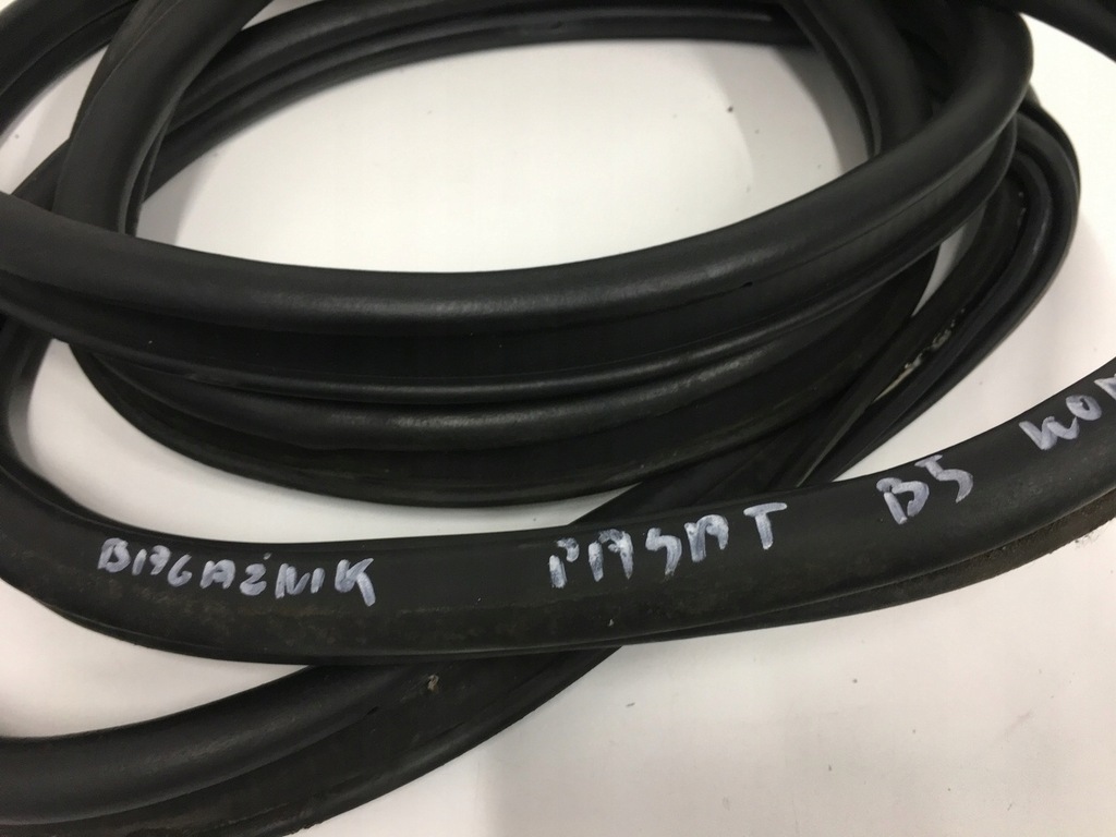 фото №12, Прокладка кришки багажника vw passat b5 1996-2005 combi