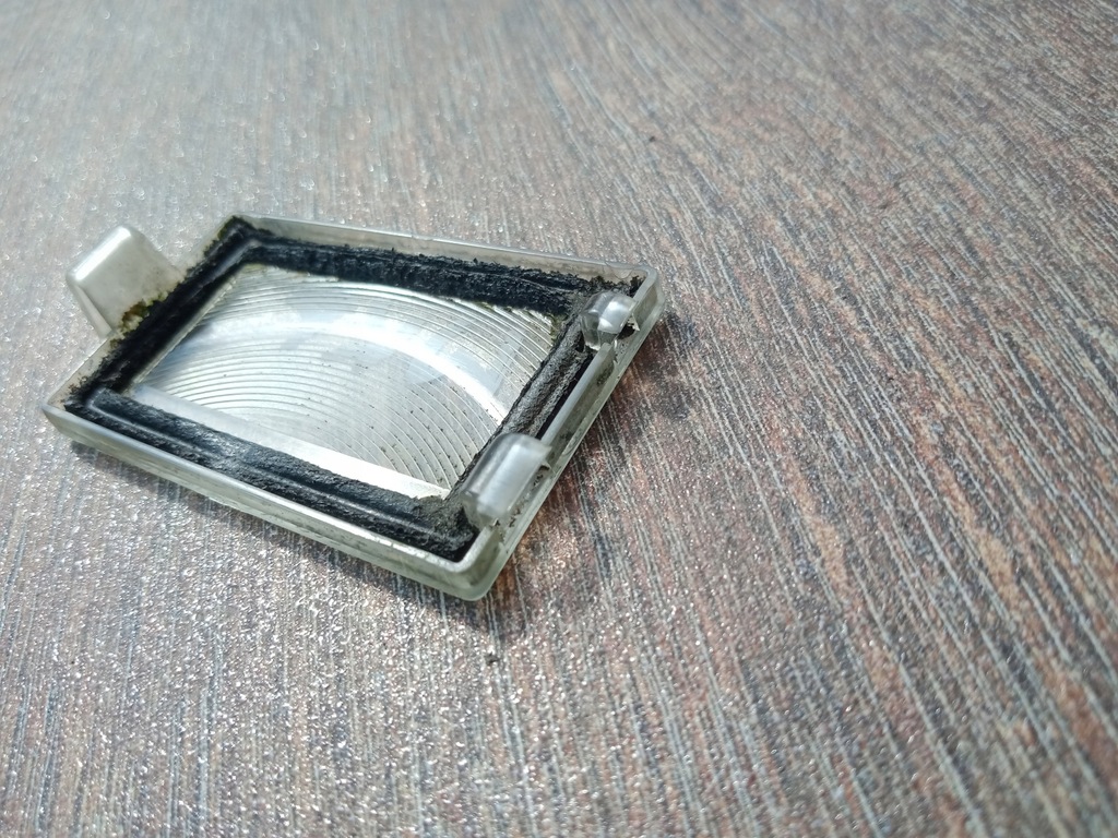 фото №5, Jeep grand cherokee wk 5-10 стекло подсветка номерного знака правое