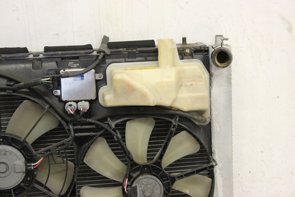 Радиатор воды вентиляторы lexus rx 2 2003r- 3.0b Доставка