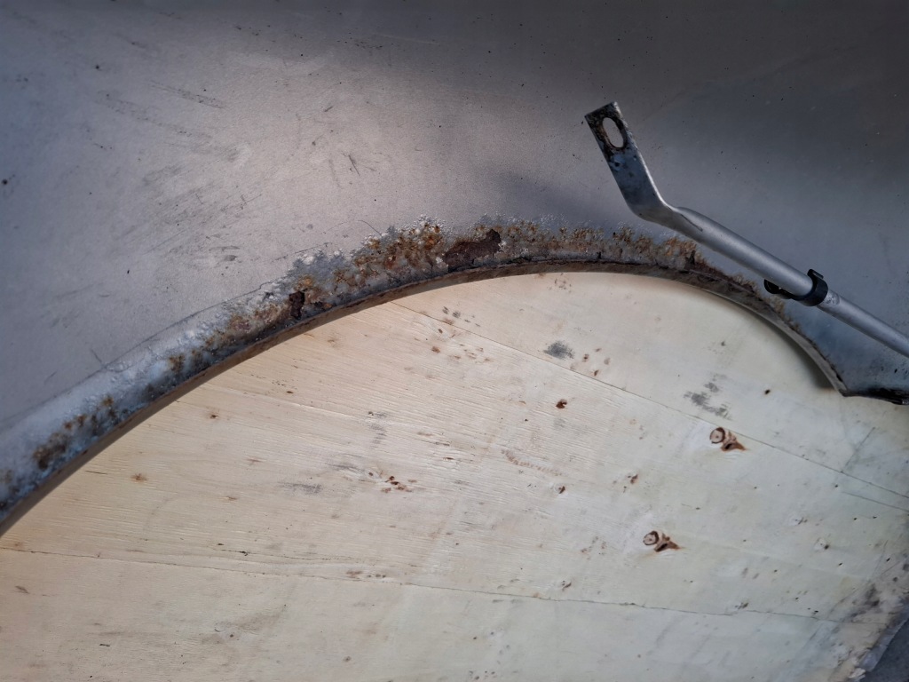 Крыло  левое  перед porsche boxster 986 серебристый l92u 99r Оригинал