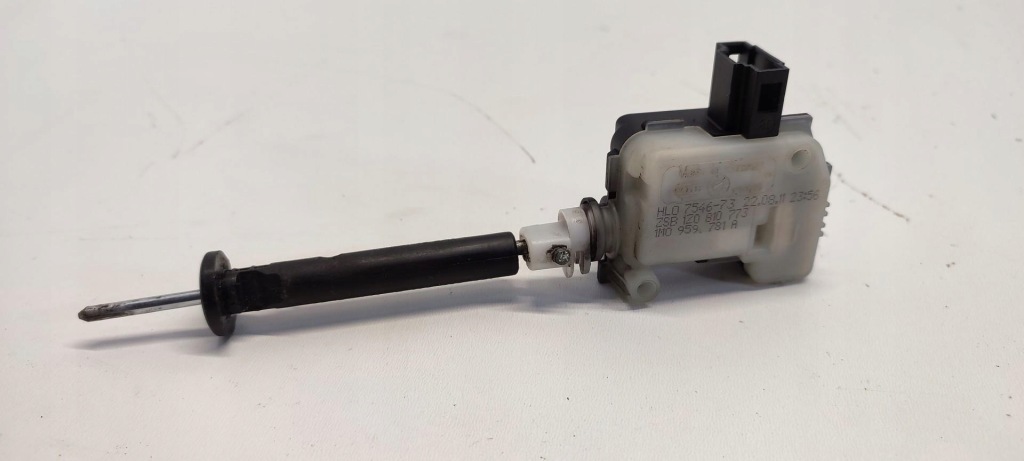 фото №1, Skoda octavia ii scout привод крышка заливной 1z0810773