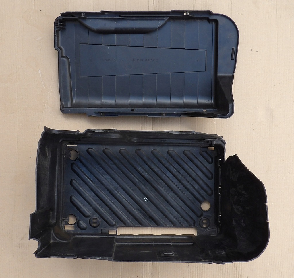 фото №1, Mercedes w246 b180 cdi корпус аккумулятор