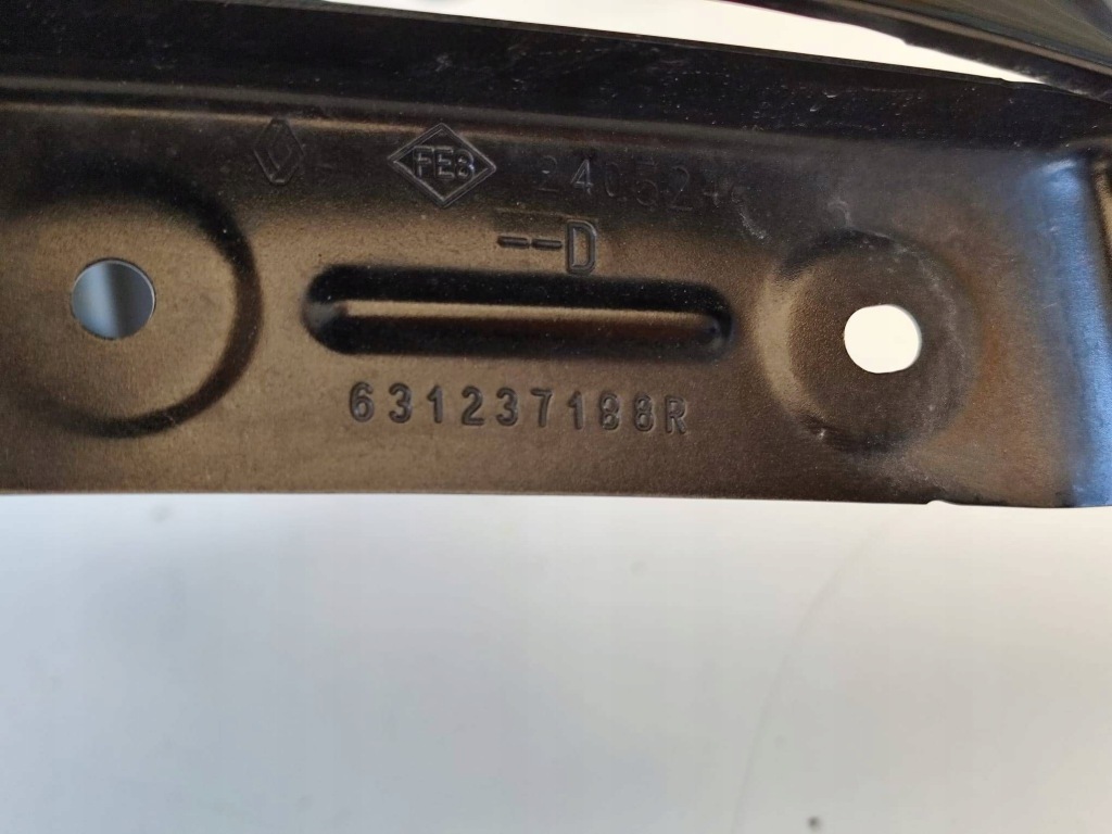 Dacia duster 3 крило ліве перед оригінал Зі Шроту