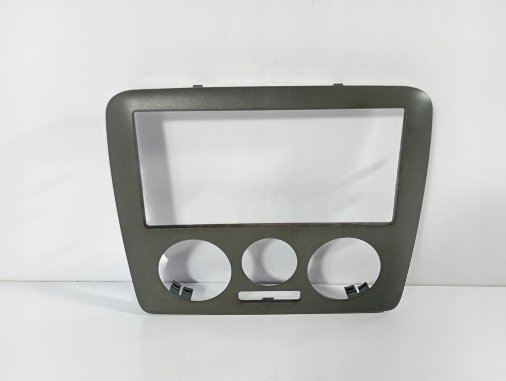 фото №1, Skoda octavia 1 i 96-11 рамка корпус консоль заглушка радіо оригінальний номер 1u0858071