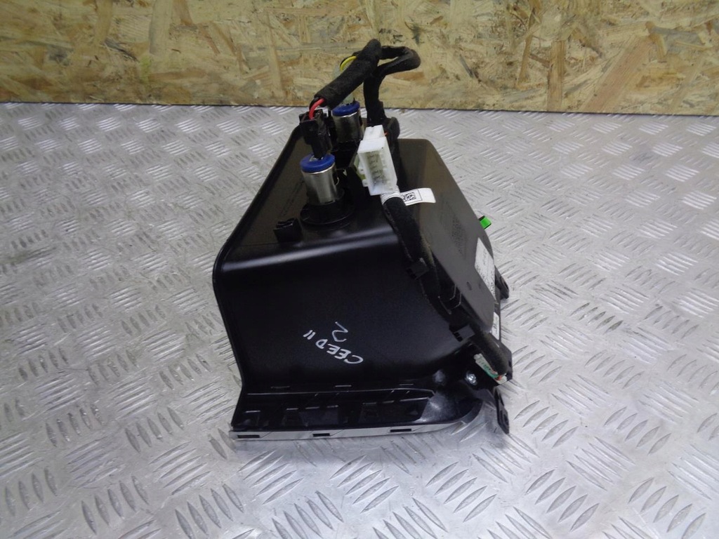 фото №5, Полка бардачок консоли средний kia ceed 2 ii 2012- 84631-a2300 93310-a2000