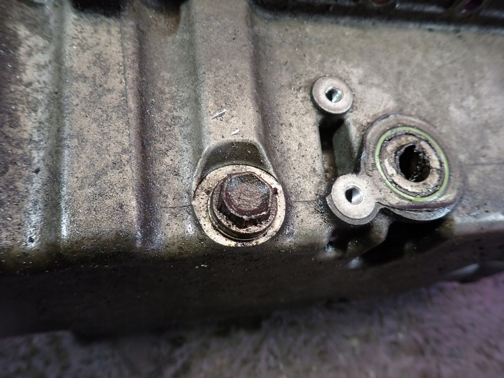 Volvo s80 1 98-06 2.4 t 200km піддон масляна 1275868-a Зі Шроту