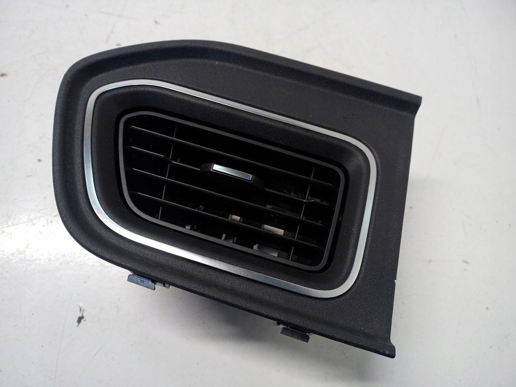 фото №1, Решітка обдув консолі права renault master iii lift iv 682608914r