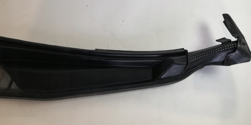 Жабо mercedes w126 c126 sec комплект 1268300513 1268301313 Оригінал