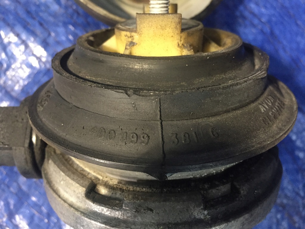 фото №5, Audi s6 a6 4.2 v8 c5 подушка двигуна 4b3199379b