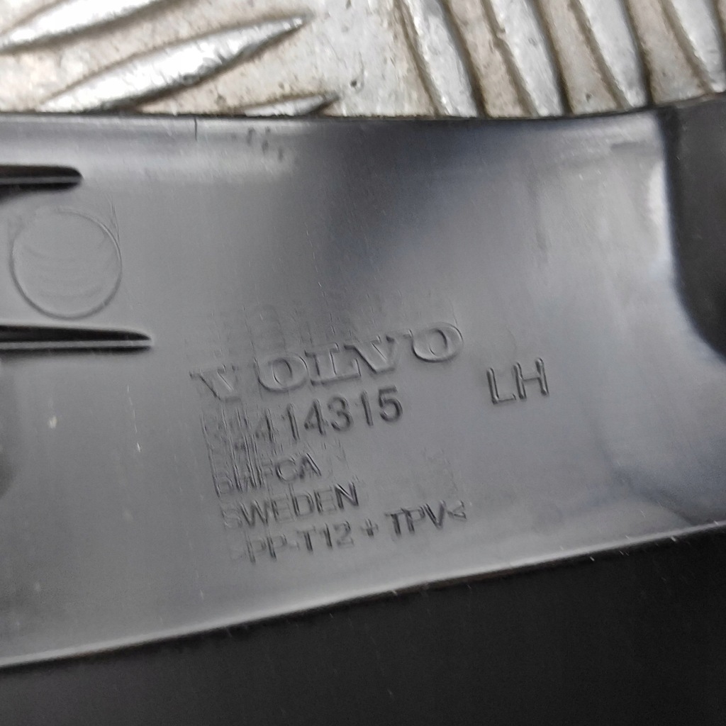 фото №6, Volvo xc40 2024 перед сторона ліва молдинг / накладка na крила передній