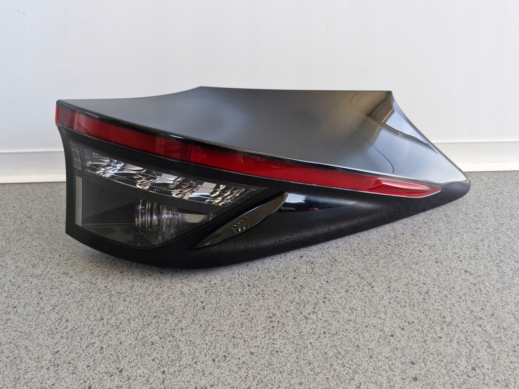 фото №1, Лампа задняя правая toyota yaris cross 815500de20